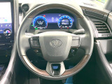 【純正革巻きステアリング】上質な革を使用することで、手にしっかり馴染みとても運転しやすいハンドルです♪