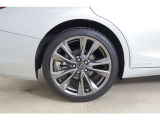 235/40R19