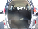 定員乗車時のラゲッジスペースです。