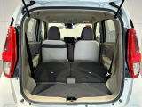 後席を折りたたむと軽自動車とは思えないほど広々としたラゲッジへと早変わり♪