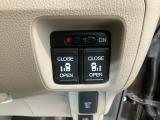 【両側パワースライドドア】両側がパワースライドドアになっており、運転席のスイッチやスマートキーでも開閉が可能です!開口部も広いので乗り降りも楽々♪