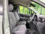 運転席まわりには十分なスペースがあり、大柄な方でもゆったり運転していただける環境です。