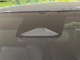 【トヨタセーフティセンス】走行中に前方の車両等を認識し、衝突しそうな時は警報とブレーキで衝突回避と被害軽減をアシスト。より安全にドライブをお楽しみいただけます。
