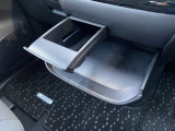 インストセンターロアBOX・グローブBOX・カップホルダー付きインストセンタースライドトレイ等、車内に持ち込んだ小物やドリンクが片付く収納も充実です。