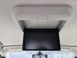 大迫力の11インチワイド後席専用モニターが車内をビッグな感動空間に♪お気に入りの映画を映せば、まるで移動するシアタールーム。長距離ドライブでもお子さまが退屈せず、ご機嫌に過ごせます。