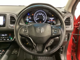 ハンドルにHondaセンシング系のクルーズコントロールやレーンキープアシストなどのスイッチと、オーディオの操作スイッチが装備されています。ハンドルから手を離さず安全に操作できます。