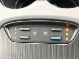 【シートベンチレーション】夏場は涼しい風でお尻や背中の熱やムレを防ぎ、冬はエアコンよりも早く温まってポカポカに!季節を問わず快適に過ごせます。