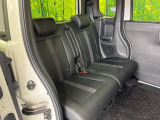 後部座席も気になるようなキズ・汚れやへたり等、大きなダメージはなく、良好な状態です。