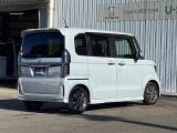 バックカメラが付いているのでバックでの車庫入れも安心です。