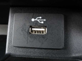 純正メモリーナビ(MM320D-L) CD・DVD再生  CD録音可 USB端子 フルセグTV Bluetooth対応★携帯電話にダウンロードした音楽が車内でも楽しめます。ハンズフリー通話も可能です !