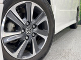 【純正16インチアルミホイール】外観にマッチした純正アルミホイールを装着しております。各種社外アルミホイールや、スタッドレスタイヤも取扱いしております。是非ご相談ください♪