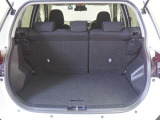 トランクルームは大容量スペースです!リヤシートは6:4分割で倒せてラゲージスペースを広くできます。