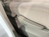 シートハイトアジャスターが付いているので運転姿勢を調整するのに便利ですね。身長に合ったシートポジションは安全運転や疲労軽減にもつながります。