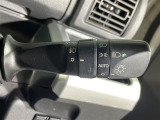 【オートライト(AUTO)】外の明るさをシステムが感知して、自動でヘッドライトが点灯します!ヘッドライトをつけ忘れを防ぐ便利機能です。