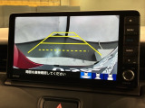 リバースギアに入れるだけで後方の表示へ切り替わります。夜間や雨の日の駐車も楽になりますよ。