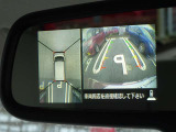 【アラウンドビューモニター&バックモニター】クルマを真上から見下ろしているかのような映像が表示され、周囲の状況がひと目で把握できるので、安心してスマートに駐車できます。駐車が苦手な方にオススメです!