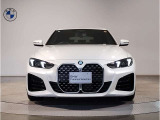 【キドニーグリル】BMWは約90年もの間、ほぼ全ての車両にひと目でBMWだと分かるこの特徴的なフロントグリルが備えられ、デザイン・アイコンとして親しまれてきました。