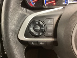 ステアリングにオーディオ操作スイッチが付いています。オーディオ画面に直接タッチしなくても操作が出来ますので、運転に集中できます。