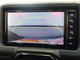 バックモニターで、後方を確認しながら安心して駐車することができます。運転初心者も熟練者も必須の機能ですよ!