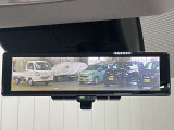 【インテリジェント ルームミラー】車両後方のカメラ映像をミラー面に映し出すので、車内の状況や、天候などに影響されずいつでもクリアな後方視界が得られます!