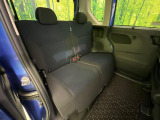 後部座席も気になるようなキズ・汚れやへたり等、大きなダメージはなく、良好な状態です。