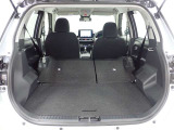 セカンドシートを倒すとさらに広々のラゲッジスペース