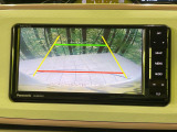【バックカメラ】駐車時に後方がリアルタイム映像で確認できます。大型商業施設や立体駐車場での駐車時や、夜間のバック時に大活躍!運転スキルに関わらず、今や必須となった装備のひとつです!