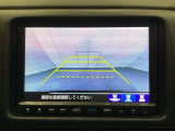 バックでの車庫入れも安心です! リアカメラが付いているバックモニター付のナビを装備しております。操作線もついており距離感も画面から確認できます。