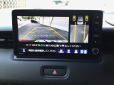 【バックカメラ】運転が苦手な方も車庫入れラクラクです!ギアをリバースに入れれば自動的に切り換わりますので、面倒な操作は不要です♪狭い駐車場もお車を傷つけず安心ですね!