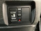 【片側パワースライドドア】片側がパワースライドドアになっており、運転席のスイッチやスマートキーでも開閉が可能です!開口部も広いので乗り降りも楽々♪