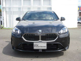 BMWと言えば特徴的なキドニーグリル。ダイナミックなフロントマスクを演出します。