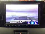 【バックカメラ】運転が苦手な方も車庫入れラクラクです!ギアをリバースに入れれば自動的に切り換わりますので、面倒な操作は不要です♪狭い駐車場もお車を傷つけず安心ですね!