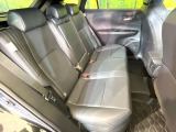 後部座席も気になるようなキズ・汚れやへたり等、大きなダメージはなく、良好な状態です。