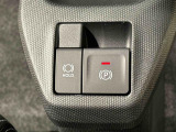 指先だけで簡単に操作が可能な電動パーキングブレーキを採用。「HOLD」スイッチを押すと、渋滞や信号待ちなどでブレーキペダルから足を離しても、ブレーキを保持するので安心です