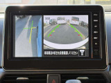 アラウンドビューモニターは、死角になりやすい左前のみを映し出すことも可能です。1人で運転している時も、運転席に座ったまま障害物の確認ができて便利で安心ですね!