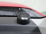 車内オーディオの音質を向上させるチューンアップツィーター。