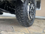 トーヨータイヤ オープンカントリーR/Tタイヤ155/65R14装着。悪路での走破性はもちろん、タイヤ強度もございますので荒れた路面でもパンクしにくいです。