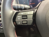 ステアリングにオーディオ操作スイッチが付いています。オーディオ画面に直接タッチしなくても操作が出来ますので、運転に集中できます。