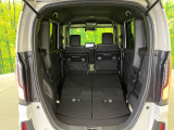 普段のお買い物や通勤、送迎等に十分な荷室スペースを確保しております。セカンドシートを倒すと、大きな荷物の積載も可能です♪