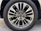 「トヨタ純正アルミホイール」を装着!純正なので車のデザインともマッチしています。高級感やスポーティーさを際立たせてくれます。