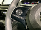 ステアリングにオーディオ操作スイッチが付いています。オーディオ画面に直接タッチしなくても操作が出来ますので、運転に集中できます。