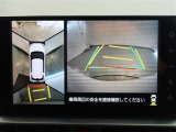 パノラミックビューモニター付きです。車両を上から見たような映像をモニター画面に表示。運転席からの目視では見にくい、車両周辺の状況をリアルタイムでしっかり確認できます。