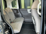 リアシートも広々としていて、座りやすいです。