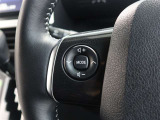ステアリングスイッチ付き。前方から目を離すことなく操作することが可能です。