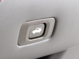 ボタン一つでトランクオープンが可能!車内から操作できる為、非常に便利な装備の一つとなります!