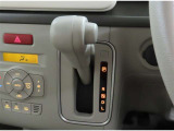 インパネシフトのオートマチックトランスミッションです。