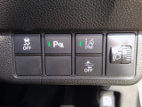 パーキングセンサーや横滑りを防ぐVSA等のスイッチ類は運転席の右側、手の届きやすい位置にあります。