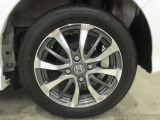 タイヤは純正のアルミホイールを装着!