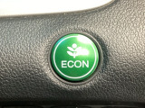 ★ECONスイッチ★ エコドライブを加速しよう!スイッチをONにすると、運転の仕方によるロスを抑え込み燃費をよくするようクルマが頑張ります(*^ー^*)燃費向上にチャレンジ♪