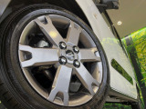 【純正15インチアルミホイール】外観にマッチした純正アルミホイールを装着しております。各種社外アルミホイールや、スタッドレスタイヤも取扱いしております。是非ご相談ください♪